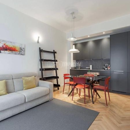Milano: Incantevole Appartamento In Pieno Centro - Fancy Yellow Apartments ภายนอก รูปภาพ